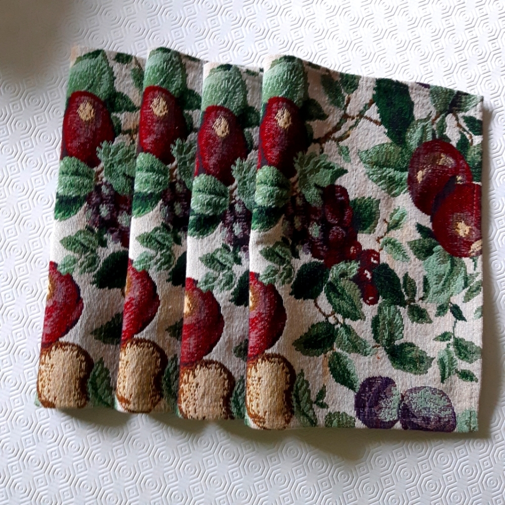 2/25$****Set of 4 Tapestry, colored fruit placemats